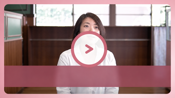 保護者声 / 通学体験 / 楽しく通うお子さま / 英語で答える姿に成長を感じた保護者インタビュー紹介映像へ / 日常で英語を意識する様子も / 英語好き / 成長実感 / 再生